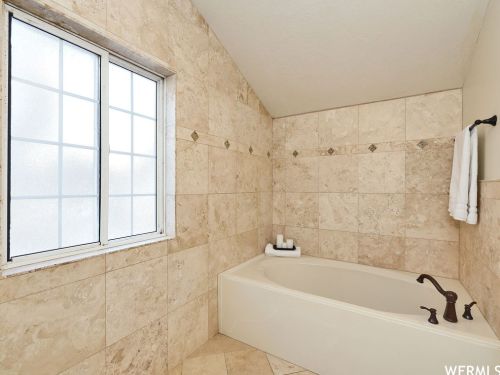 25 Snowstar Ln, Sandy UT 84092-4800 exterior