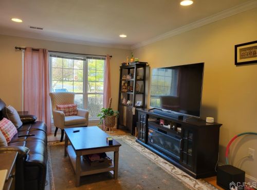 201 Waldorf Dr, Princeton NJ  08540-9005 exterior