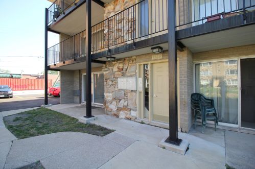 3164 Meadow Lane Dr, Chicago, IL 60803-5854