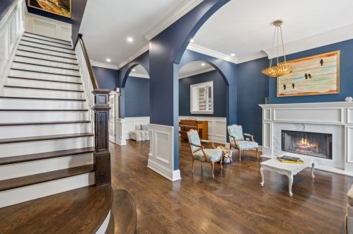 4621 Hermitage Ave, Chicago, IL 60609-3832