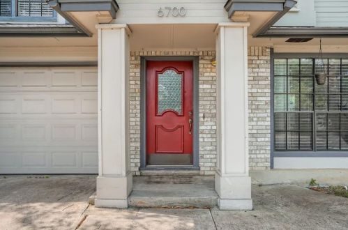 6700 Corpus Christi Dr, Austin TX  78729-7569 exterior