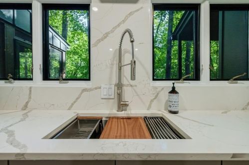 620 Colebrook Ct, Atlanta GA  30327-4710 exterior