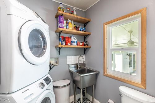 302 Scott St, Ukiah CA  95482-4320 exterior