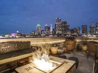 904 Cesar Chavez Blvd, Dallas TX  75201-6001 exterior