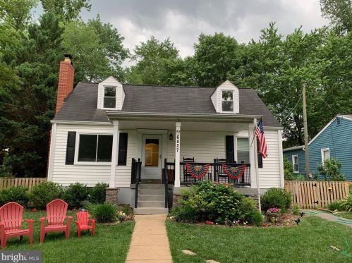 6827 Custis Pkwy, Falls Church, VA 22042-2048