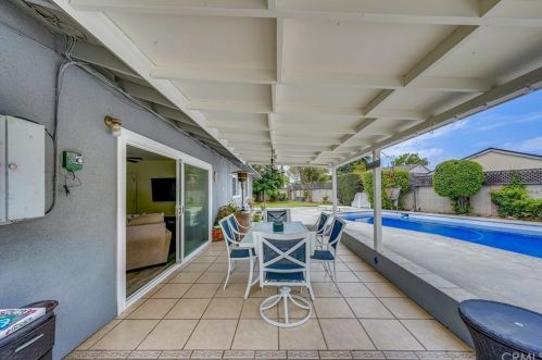 1111 Beacon Ave, Anaheim CA  92802-1811 exterior