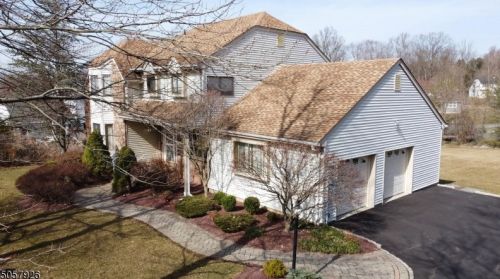 9 Mariner Dr, Dover, NJ 07869-1250