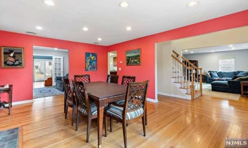 667 Rutland Ave, Teaneck, NJ 07666-2208