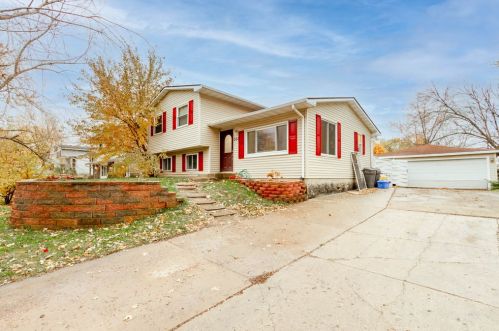 305 Lyons Dr, Lemont, IL 60440-1831