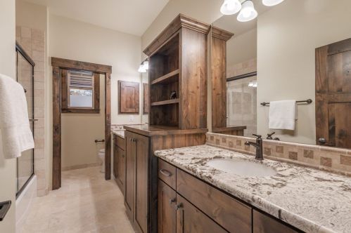 10955 Ski Slope Way, Truckee CA  96161-6613 exterior