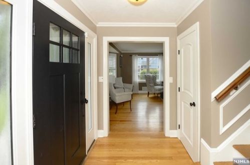 323 Graydon Ter, Ridgewood, NJ 07450-2711
