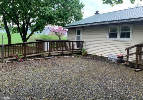 518 Cranes Gap Rd, Carlisle PA  17013-9602 exterior