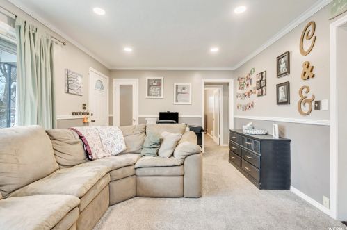 5482 2200, Roy, UT 84067-2106