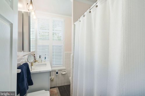 1336 Lombard St, Philadelphia PA  19147-1004 exterior