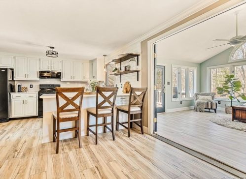35 Nancy Dr, Wapping CT  06074-4244 exterior