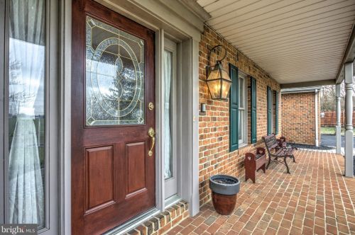 2045 Rockvale Rd, Lancaster PA  17602-1405 exterior