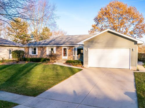 1448 Janet St, Sycamore, IL 60178-1054