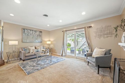 6562 Meath Cir, Huntington Beach CA  92647-3131 exterior