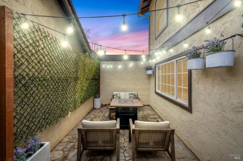 101 Fairoaks Dr, Vacaville CA  95688-5319 exterior