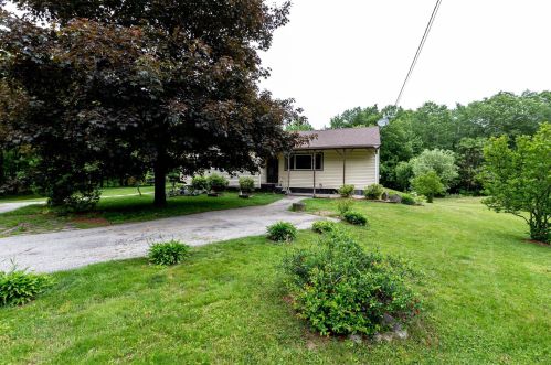92 Hovey Rd, Londonderry, NH 03053-2935