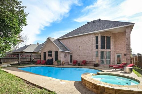 10512 Stonehill Dr, Fort Worth TX  76126-4547 exterior