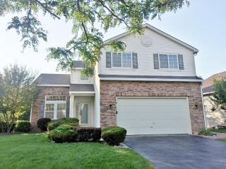 8962 Coppergate Rd, Downers Grove, IL 60517-7559