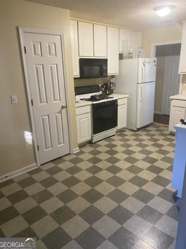 6647 Chesepeake Trl, Rex GA  30273-2225 exterior