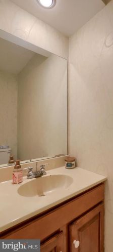 1551 Dunmore Dr, Lancaster PA  17602-1247 exterior