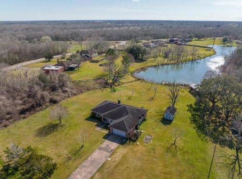 140 Lakewood Dr, Angleton TX  77515-9484 exterior