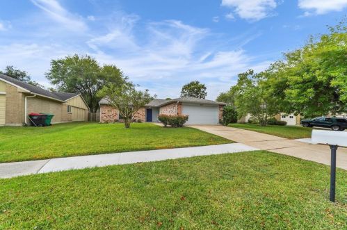 6630 Tara Dr, Richmond TX  77469-5830 exterior
