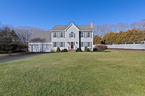 16 Bobwhite Ln, East Lyme, CT 06333-1300