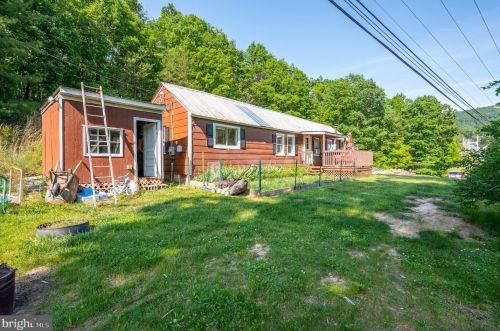 5111 Apple Harvest Dr, Gerrardstown, WV 25420-4137