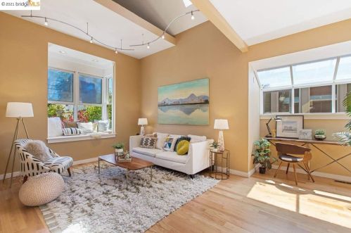 2125 Parker St, Berkeley, CA 94704-2720