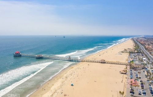 624 15th St, Huntington Beach CA  92648-4048 exterior