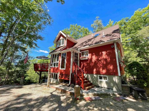 44 Oak Ridge Rd, Madison, NH 03849-5243