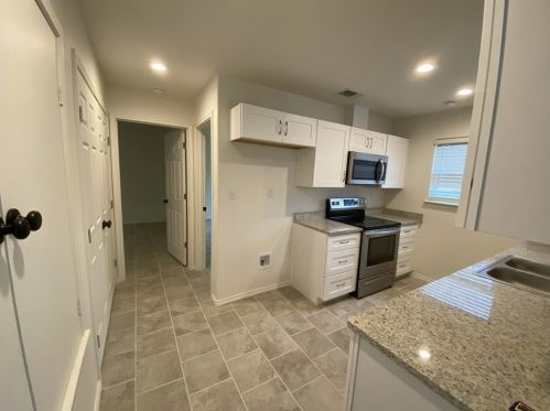 754 Bluebonnet Dr, Granbury TX  76048-5337 exterior