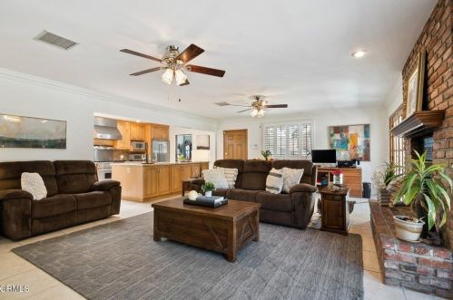 2347 Caracas St, Glendale CA  91214-3004 exterior