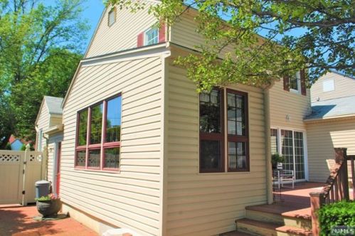 24 Harvey Ave, Rochelle Park, NJ 07662-3615