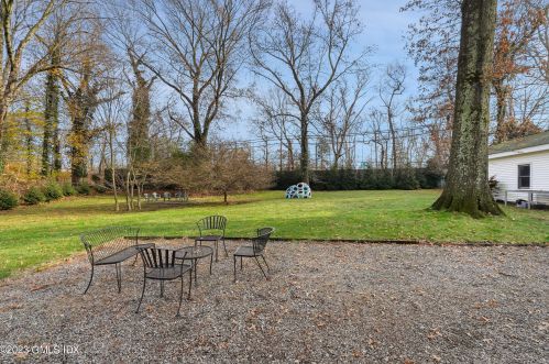 17 Circle Dr, Greenwich CT  06830-6737 exterior