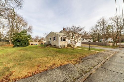 3 Deerfield Rd, Coventry, RI 02816-5223