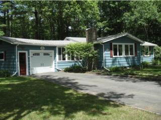 17 Rockrimmon Rd, Kingston, NH 03848-3057