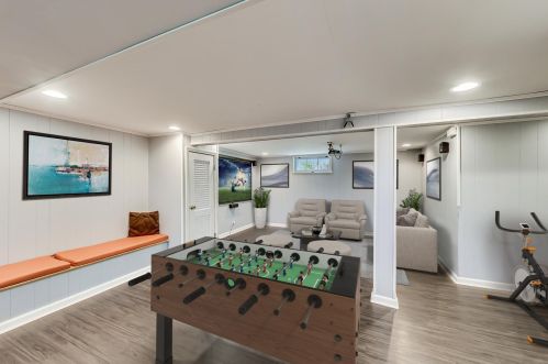 7049 Keeney St, Niles IL  60714-3037 exterior