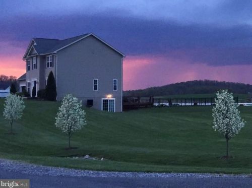 67 Tinning Ct, Hedgesville WV 25427-7367 exterior