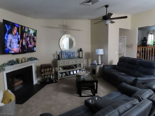 24 Crossway, Clinton, NJ 08809-1107