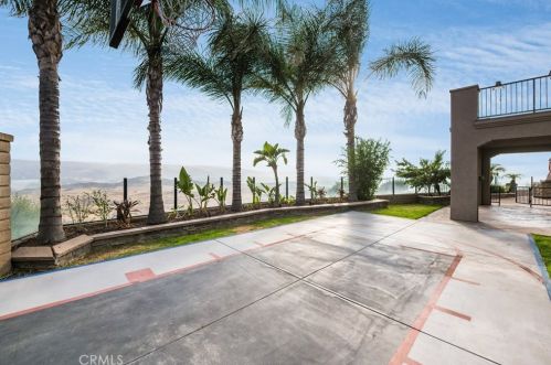 18458 Lakepointe Dr, Riverside CA  92503-0252 exterior