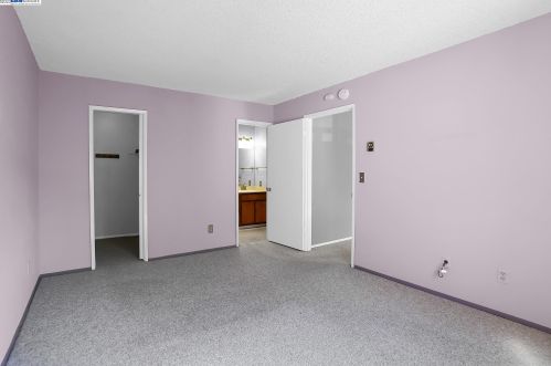 25000 Copa Del Oro Dr, Hayward, CA 94545-2500