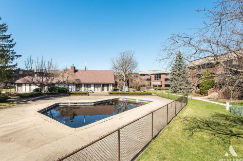 491 Timber Ridge Dr, Carol Stream IL  60188-2820 exterior