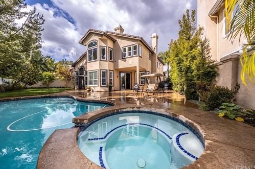 1098 Rexford Ln, Anaheim CA  92808-2333 exterior