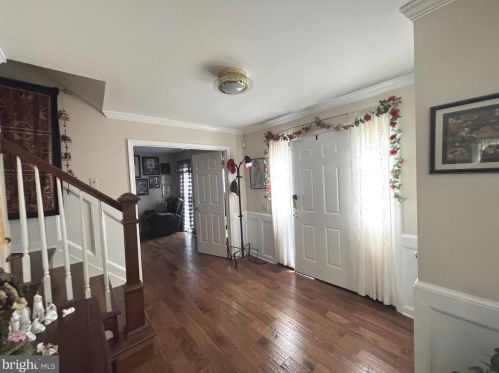 10704 Oakenshaw Ct, Springfield VA  22015-2319 exterior