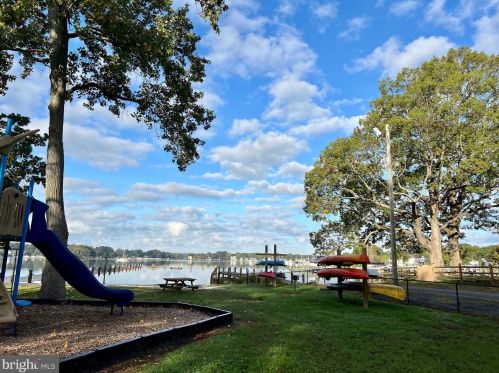 4935 Chestnut St, Shady Side MD 20764-9661 exterior